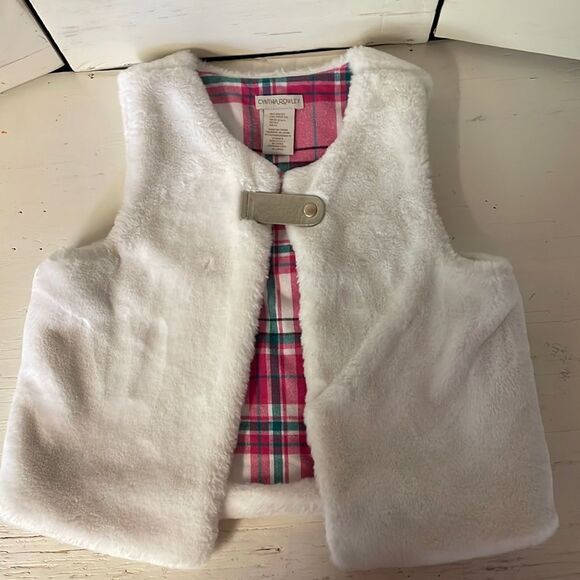 Girl’s 10/12 Cynthia Rowley reversible fuzzy soft white vest w/pink plaid lining - Picture 1 of 10